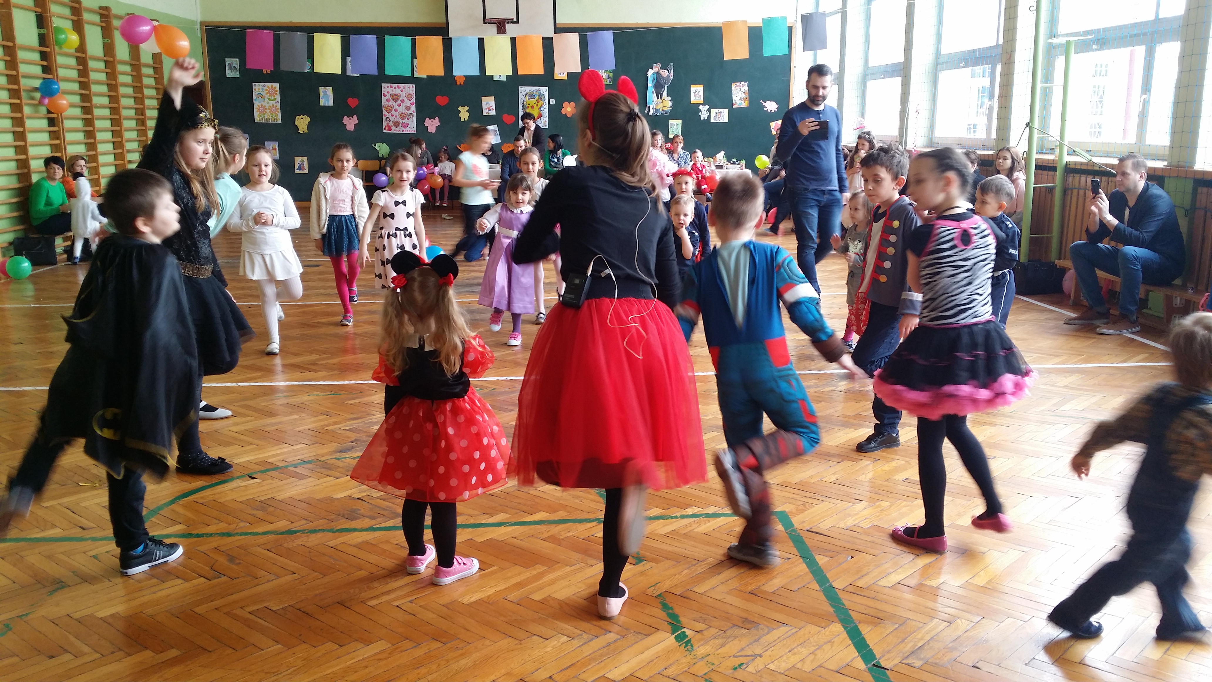 Zabawa karnawałowa dla dzieci pracowników