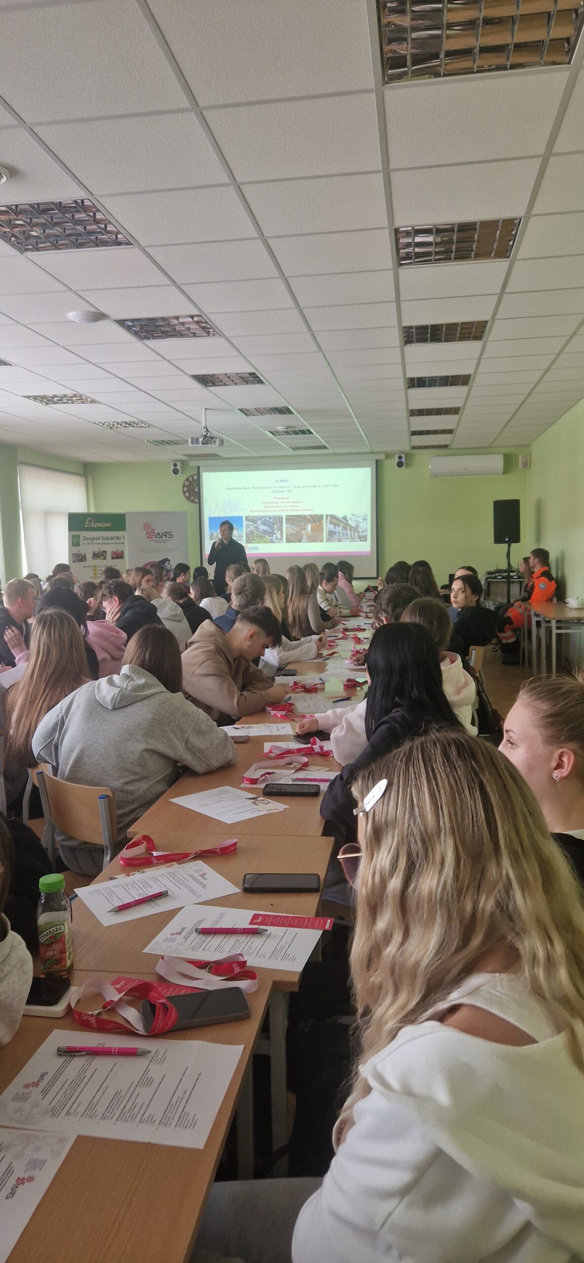 Świadomy wybór po maturze – studia i alternatywy pracy w służbach mundurowych