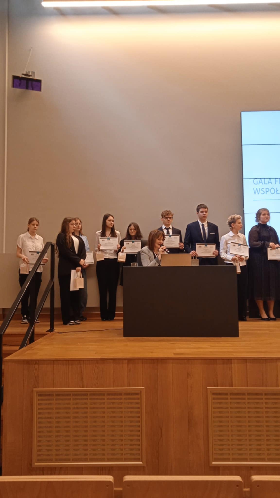 Laureatki ogólnopolskiego konkursu „Auschwitz a postrzeganie współczesnego świata”