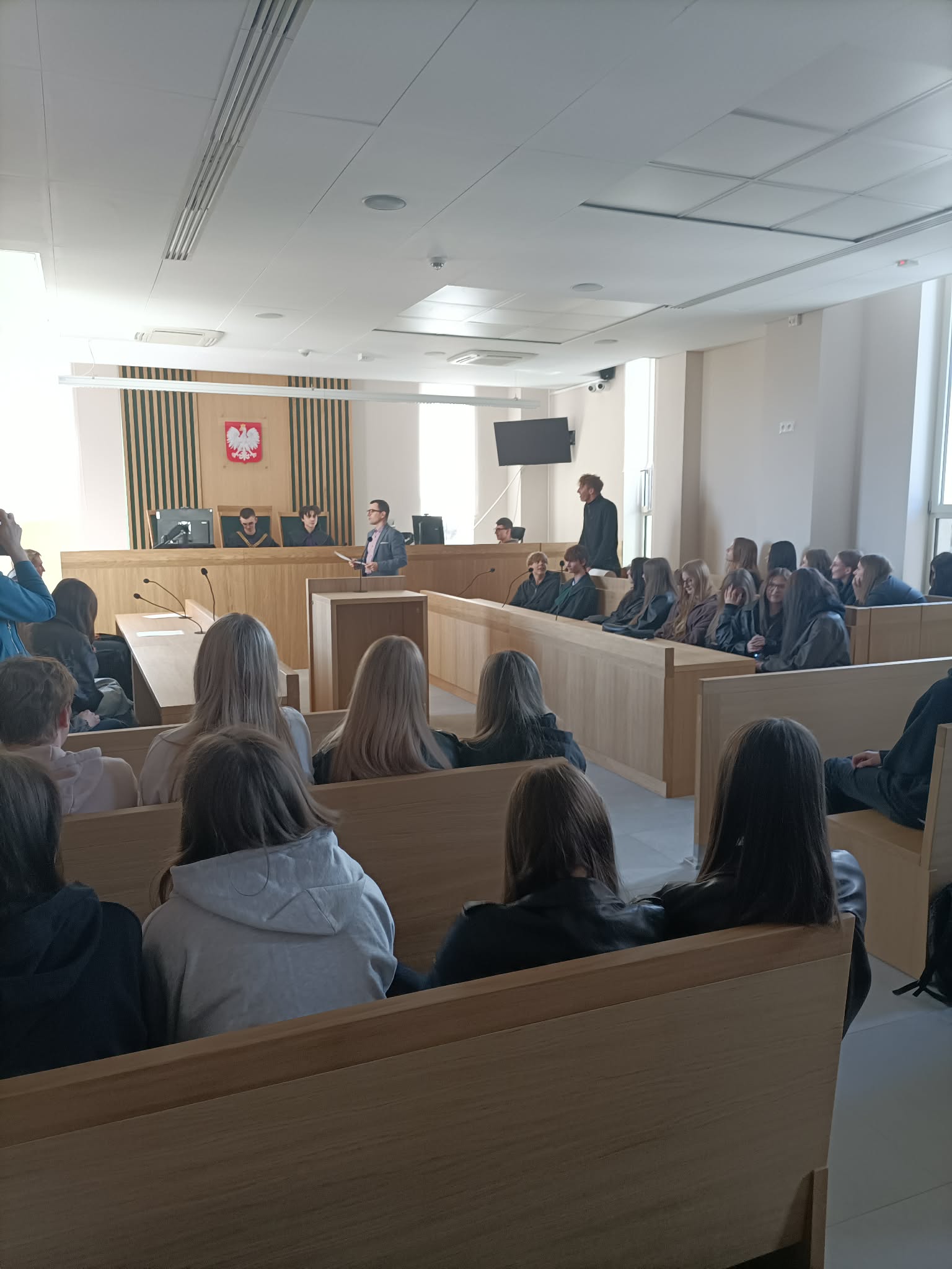Lekcja prawa w praktyce – klasy 3P i 2br z wizytą w Sądzie Rejonowym w Krakowie