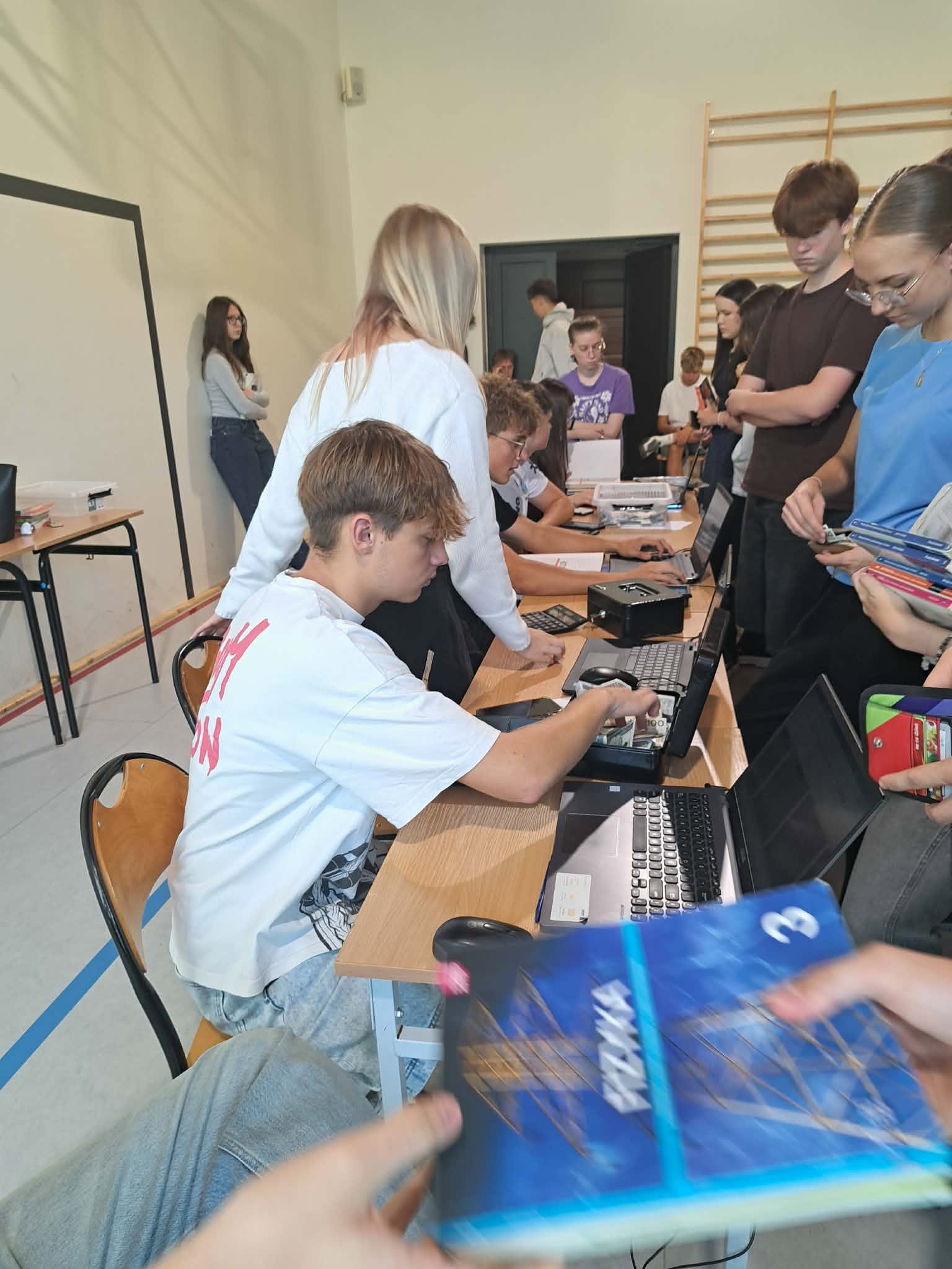 Kiermasz podręczników w „Ekonomie” – dziękujemy za wspólną inicjatywę!